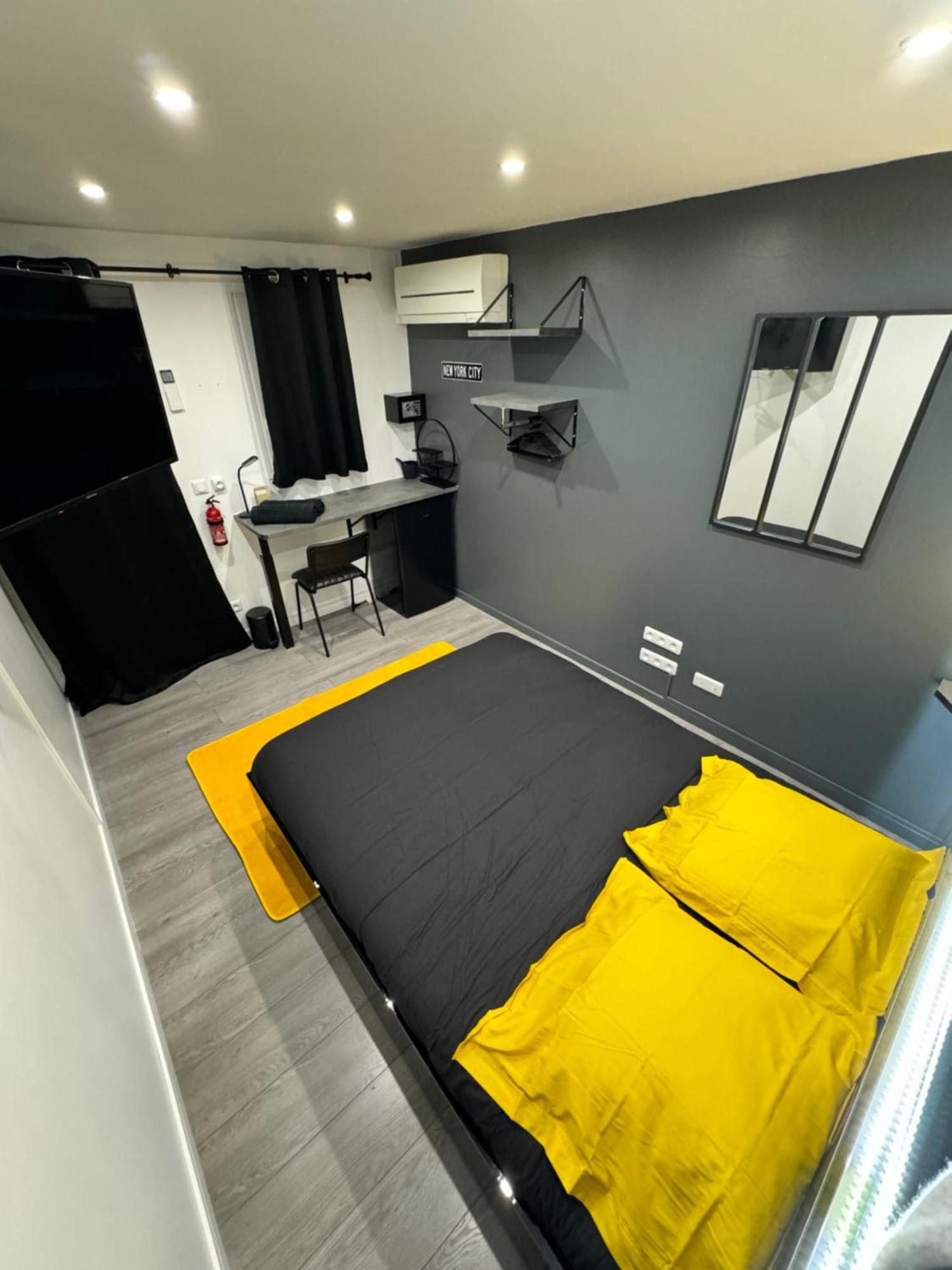 Worldroom Chambre Privee Avec Espace Commun Perpignan Exterior photo